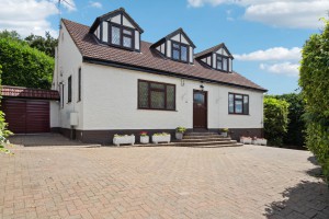 4 bedroom Detached for sale in Watford