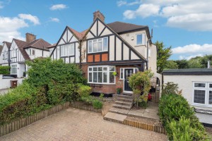 3 bedroom Semi Detached for sale in Bushey