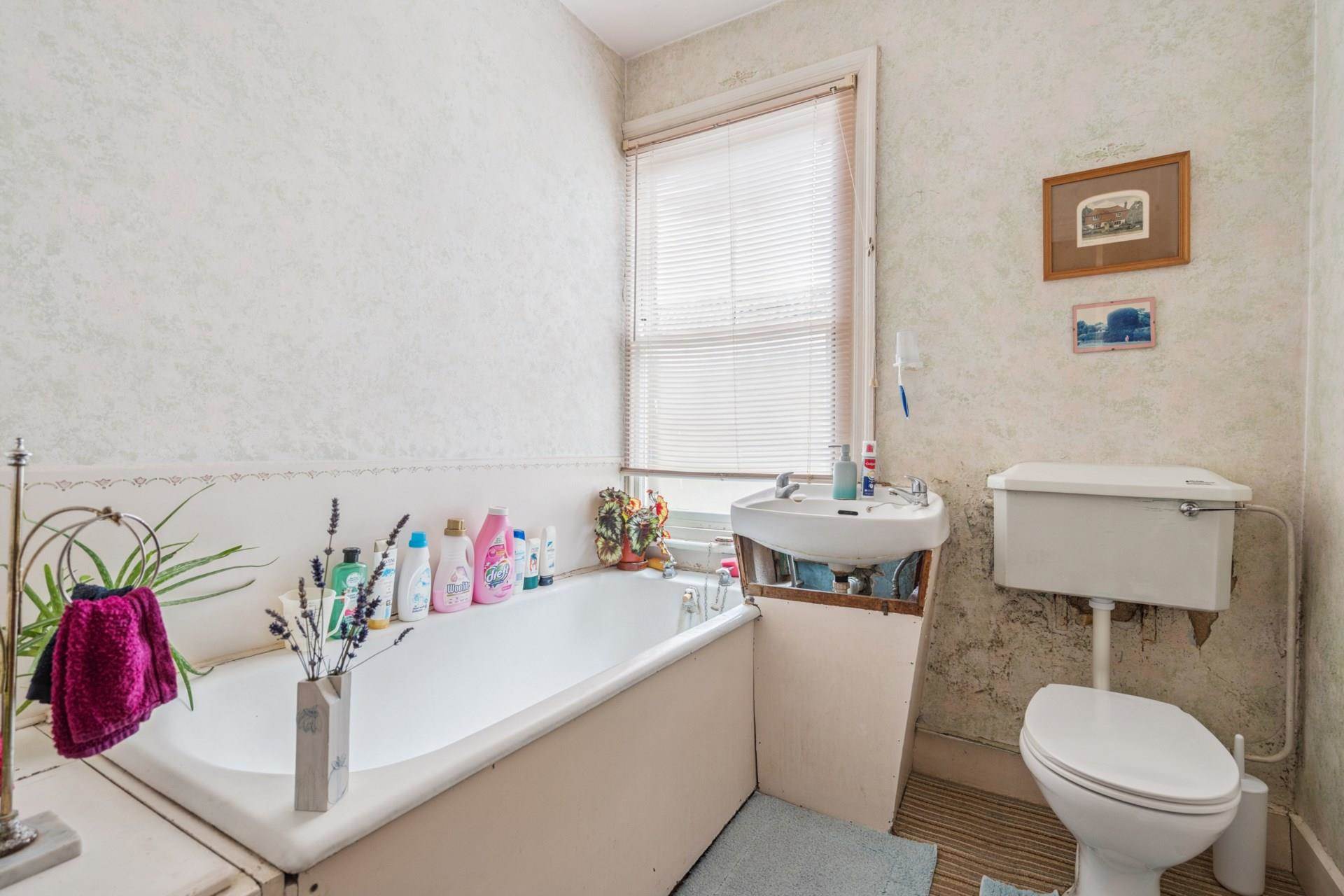 Additional Property Image 3 bedroom Semi Detached for sale in Watford 11