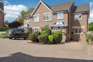 4 bedroom Semi Detached for sale in Watford