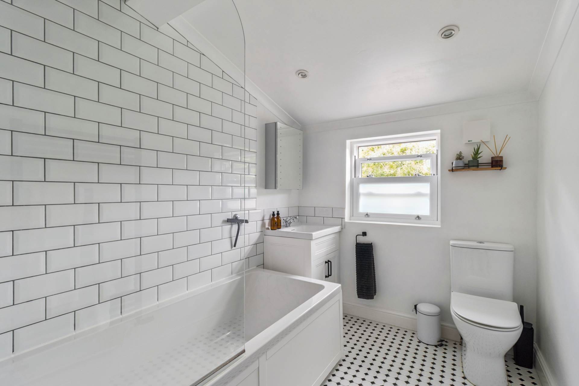 Additional Property Image 2 bedroom Terraced for sale in Bushey 9