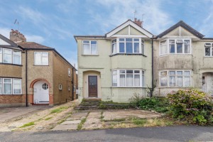 3 bedroom Semi Detached for sale in Bushey