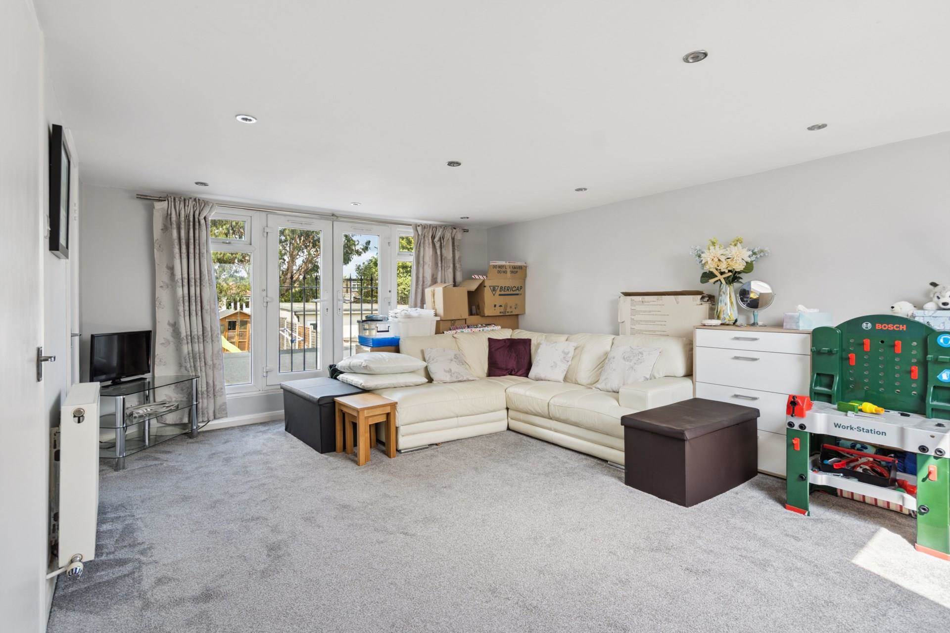 Additional Property Image 3 bedroom Semi Detached Bungalow for sale in Watford 10