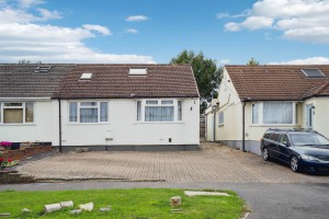 3 bedroom Semi Detached Bungalow for sale in Watford