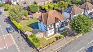 4 bedroom Detached for sale in Bushey