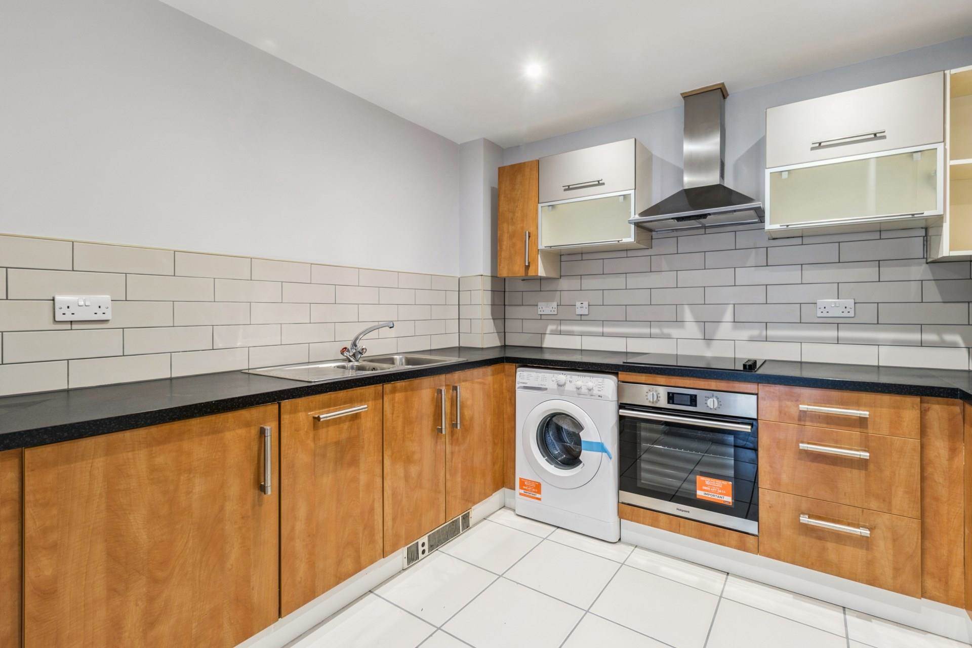 Additional Property Image 2 bedroom Flat for sale in Bushey 3