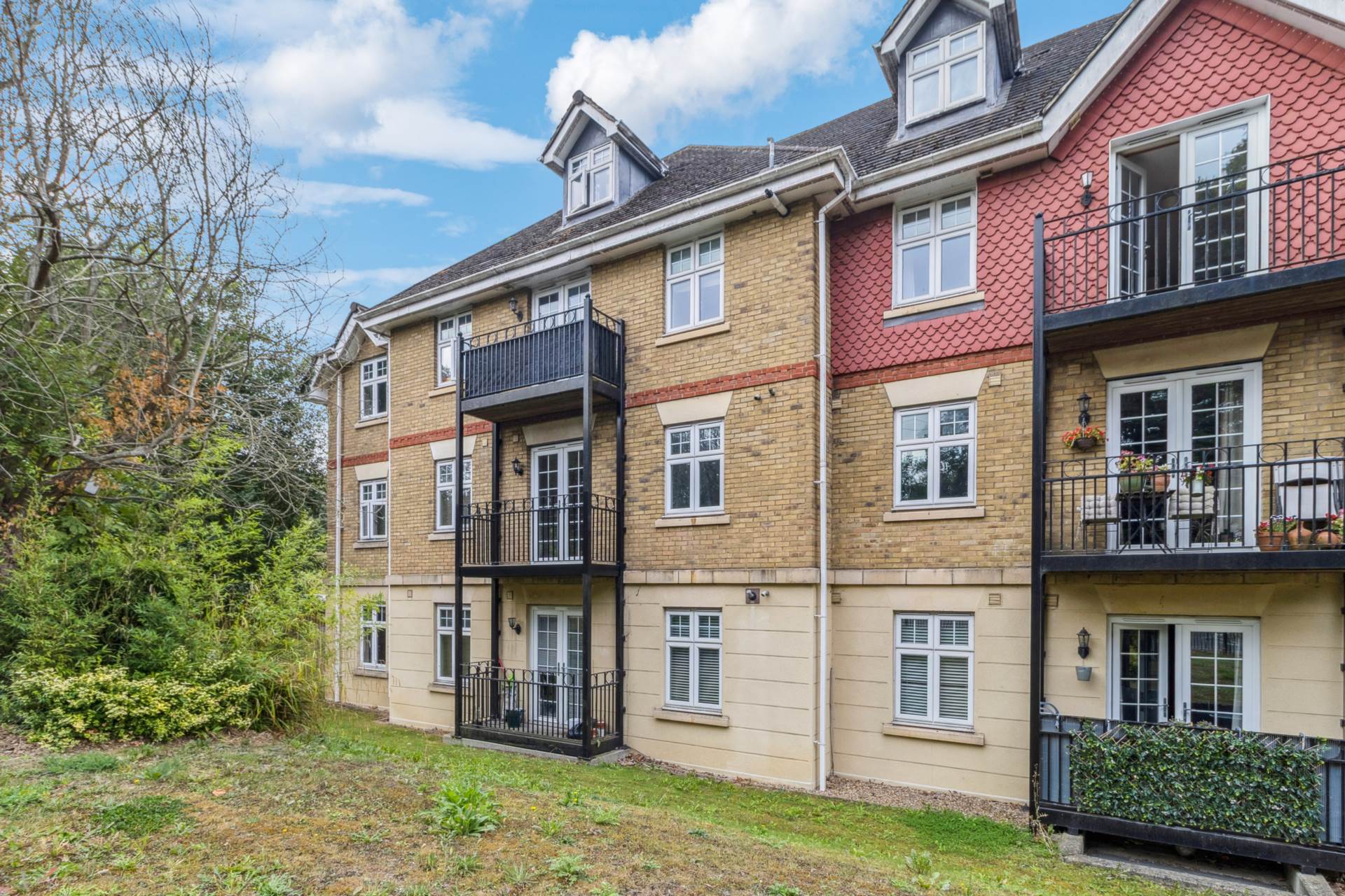 Additional Property Image 2 bedroom Flat for sale in Bushey 9