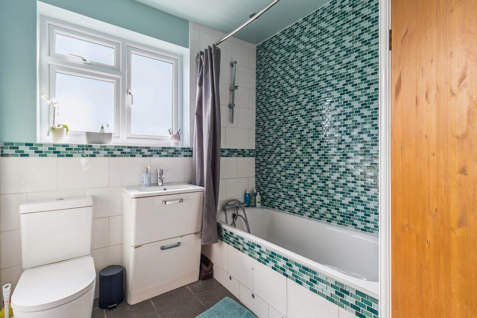 Additional Property Image 4 bedroom Semi Detached for sale in Watford 11