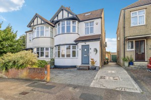 4 bedroom Semi Detached for sale in Watford