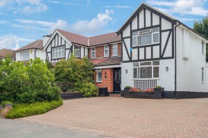 3 bedroom Semi Detached for sale in Bushey