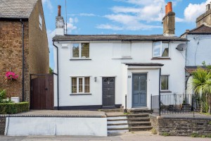 2 bedroom End of Terrace for sale in Bushey