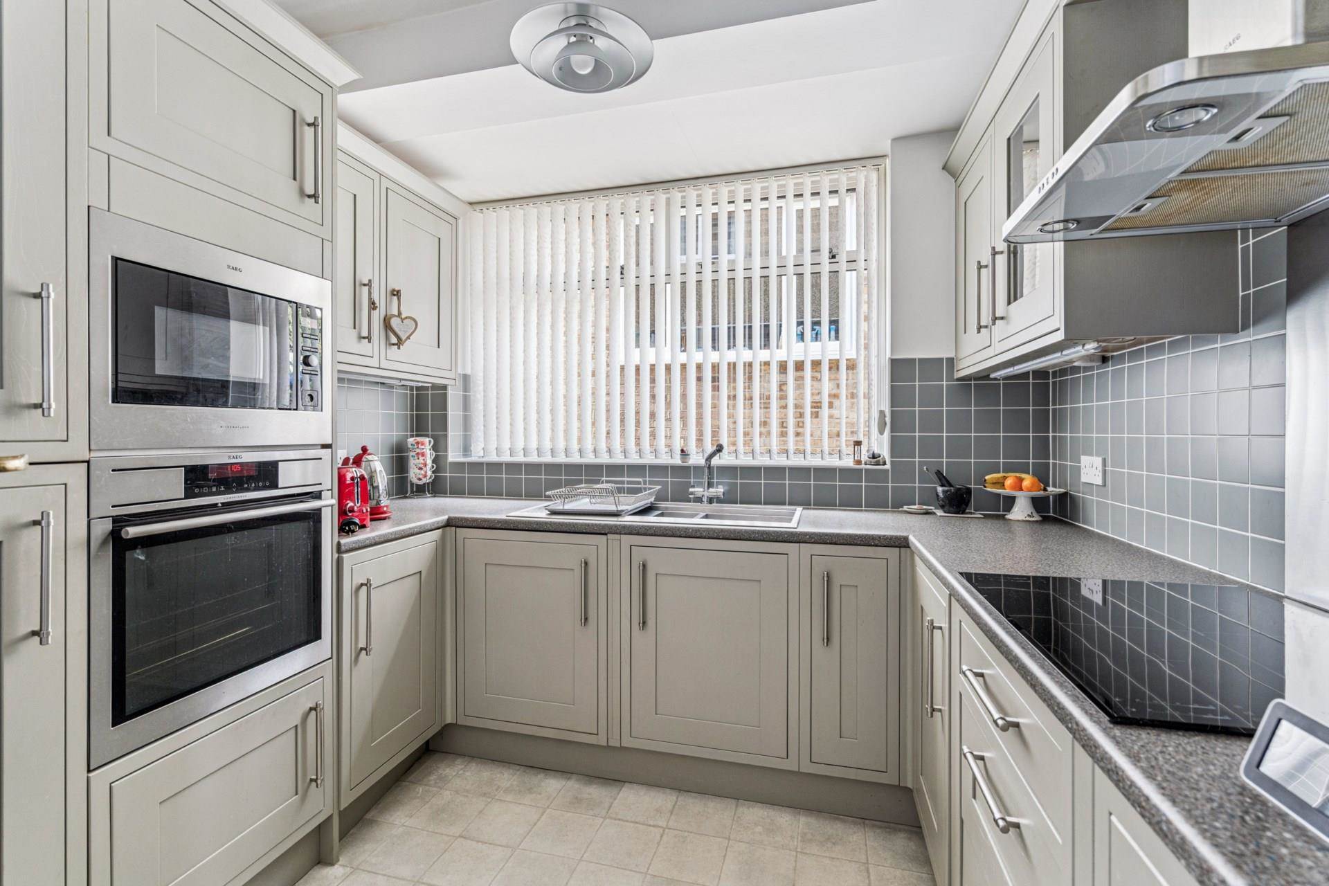 Additional Property Image 3 bedroom Semi Detached for sale in Bushey Heath 4