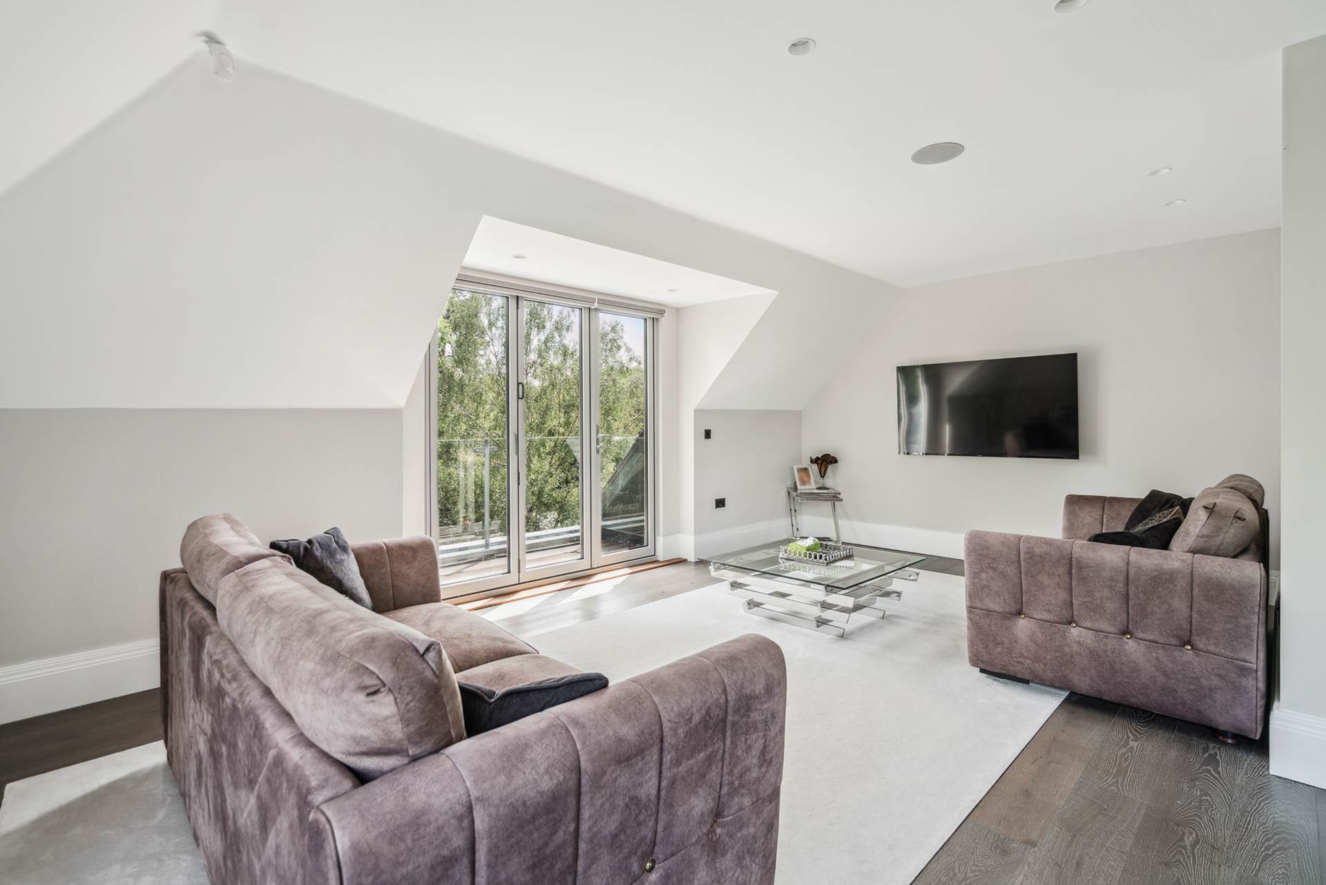 Additional Property Image 2 bedroom Penthouse for sale in Bushey Heath 4