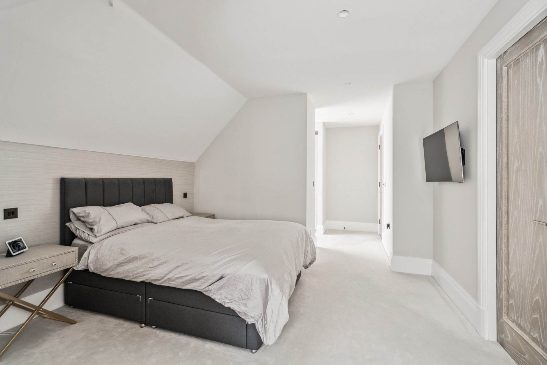 Additional Property Image 2 bedroom Penthouse for sale in Bushey Heath 11