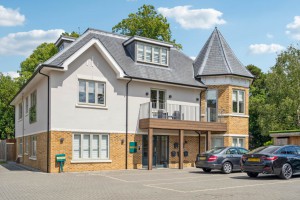 2 bedroom Penthouse for sale in Bushey Heath