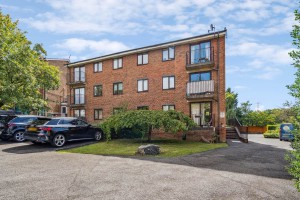 2 bedroom Flat for sale in Bushey