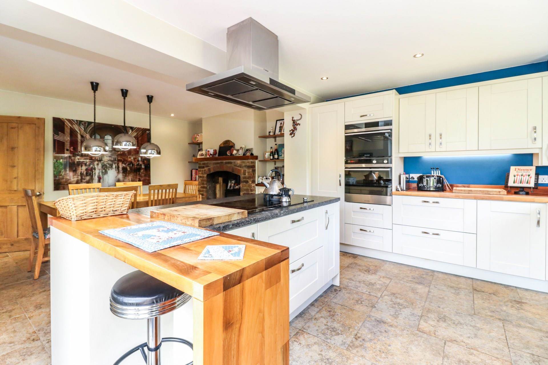 Additional Property Image 4 bedroom Detached for sale in Watford 3