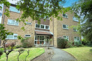 1 bedroom Flat for sale in Bushey