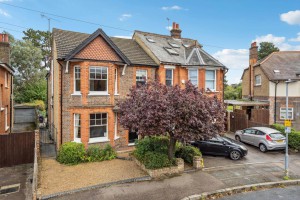 4 bedroom Semi Detached for sale in Watford