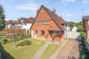 4 bedroom Detached for sale in Bushey