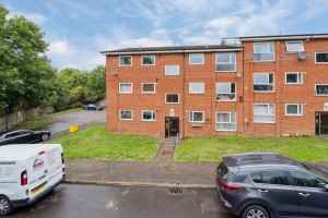 2 bedroom Flat for sale in Bushey