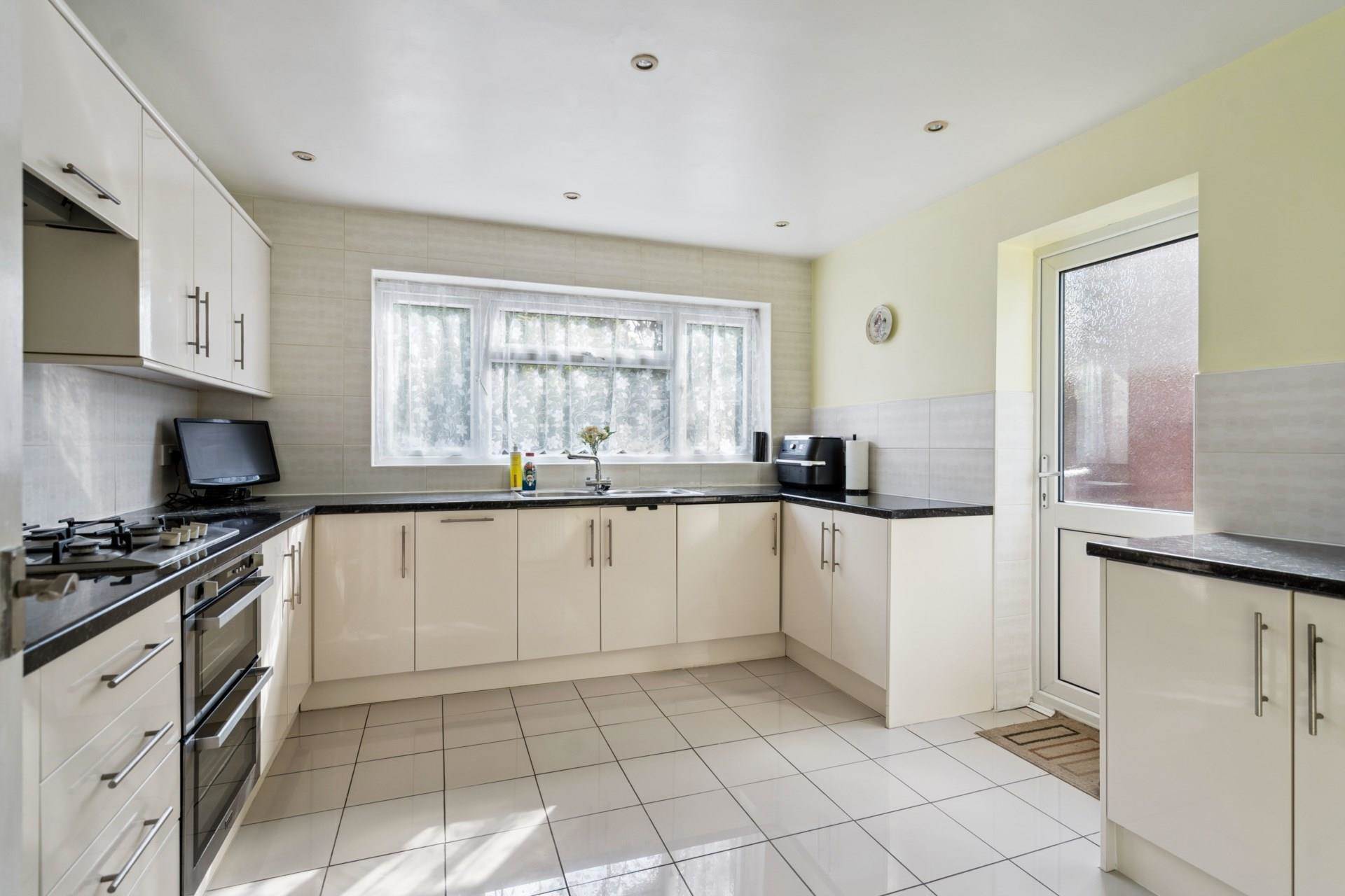 Additional Property Image 4 bedroom Detached for sale in Bushey 7