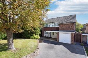 4 bedroom Detached for sale in Bushey