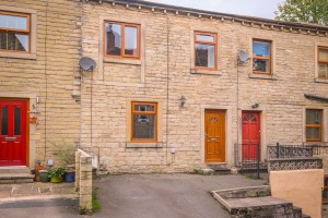 2 bedroom Terraced to rent in Huddersfield