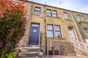 2 bedroom Cottage to rent in Huddersfield