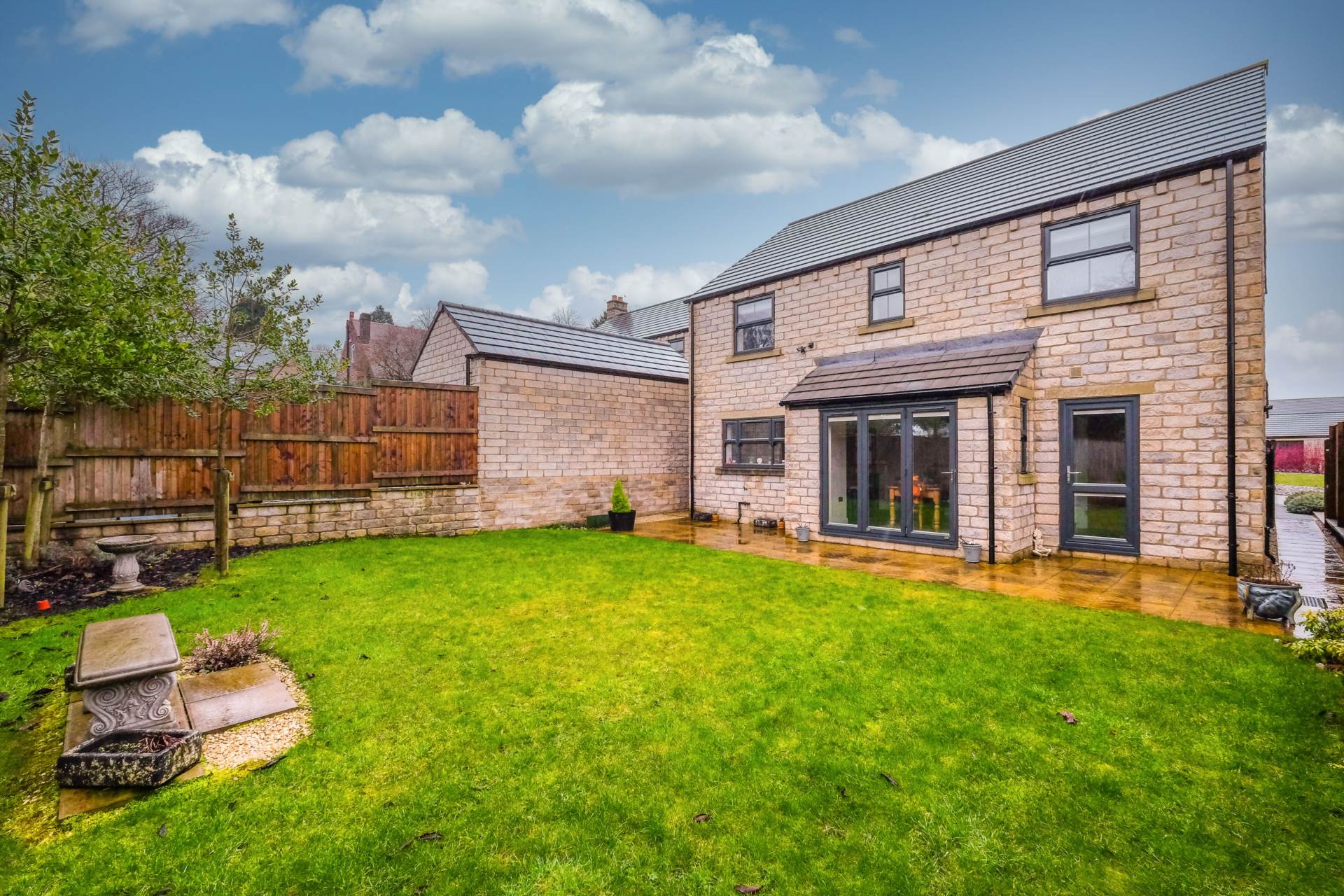 Additional Property Image 4 bedroom Detached for sale in Holmfirth 5