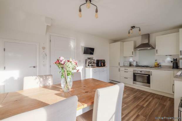 Additional Property Image 3 bedroom End of Terrace for sale in Holmfirth 3