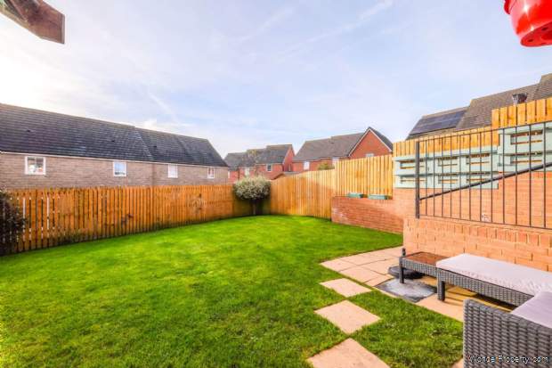 Additional Property Image 3 bedroom End of Terrace for sale in Holmfirth 11