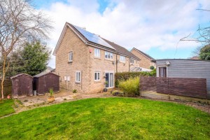 3 bedroom End of Terrace for sale in Huddersfield