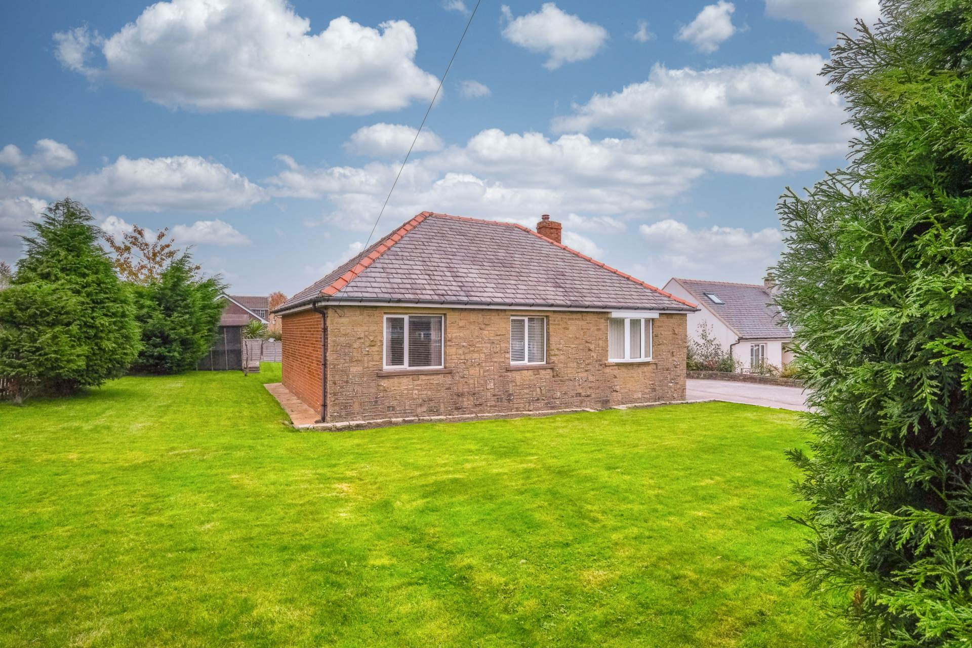 Additional Property Image 3 bedroom Detached Bungalow for sale in Holmfirth 11