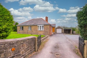 3 bedroom Detached Bungalow for sale in Holmfirth