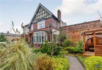5 bedroom Detached for sale in Wakefield