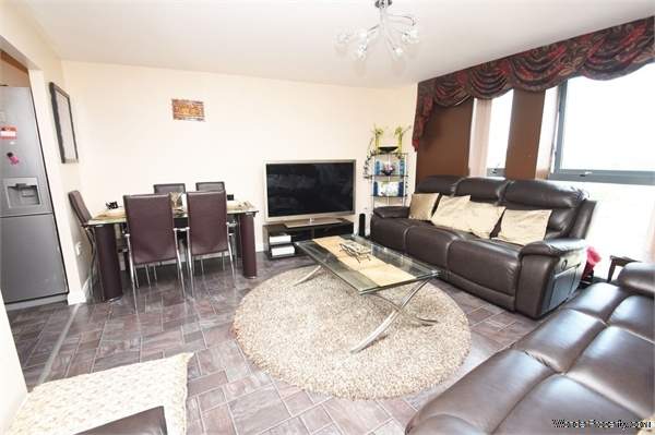 Additional Property Image 3 bedroom Flat for sale in Croydon 3