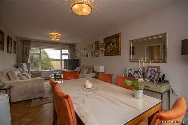 Additional Property Image 2 bedroom Flat for sale in Hayes 4