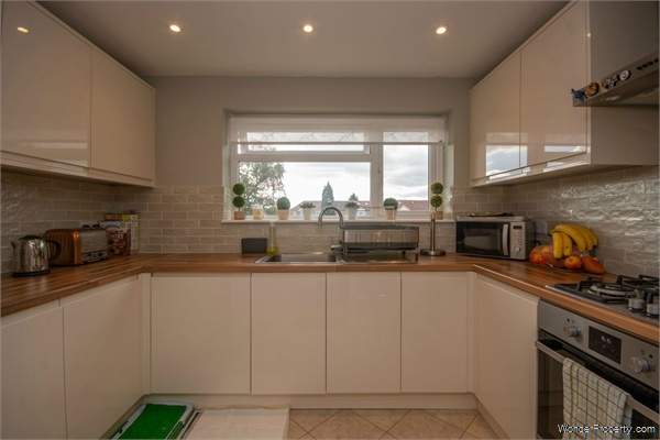 Additional Property Image 2 bedroom Flat for sale in Hayes 6