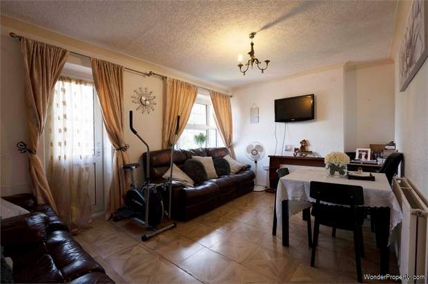 Additional Property Image 2 bedroom Flat for sale in Mitcham 2