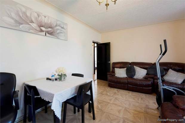 Additional Property Image 2 bedroom Flat for sale in Mitcham 3