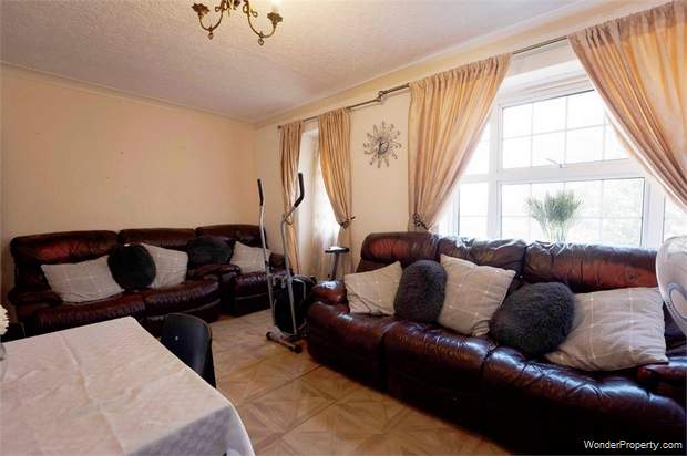 Additional Property Image 2 bedroom Flat for sale in Mitcham 4