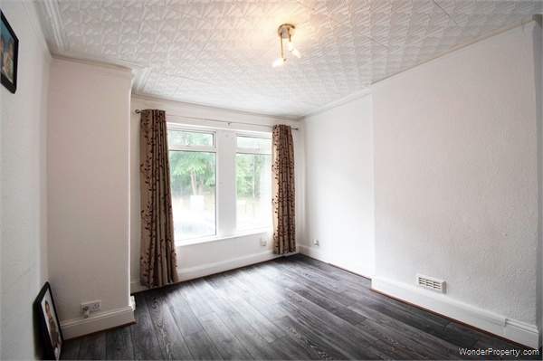 Additional Property Image 2 bedroom Ground Maisonette for sale in London 3