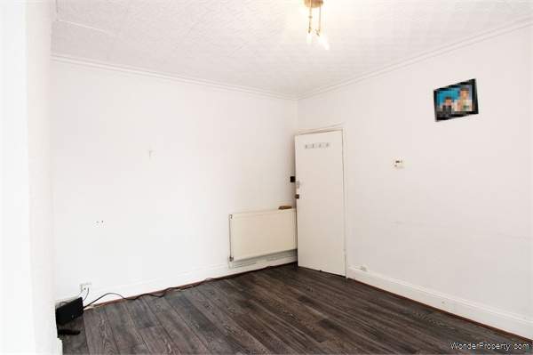 Additional Property Image 2 bedroom Ground Maisonette for sale in London 4