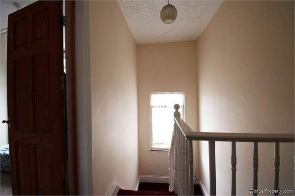 Additional Property Image 2 bedroom Ground Maisonette for sale in London 8