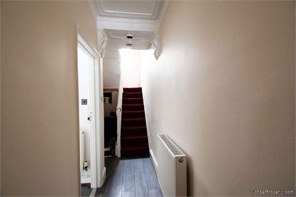 Additional Property Image 2 bedroom Ground Maisonette for sale in London 9