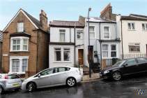 2 bedroom Ground Maisonette for sale in London
