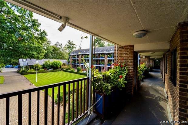 Additional Property Image 2 bedroom Flat for sale in Reading 8