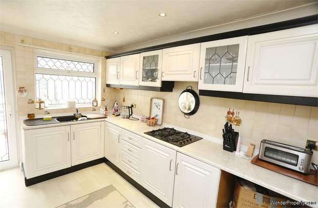 Additional Property Image 2 bedroom Detached for sale in Frinton-on-Sea 4
