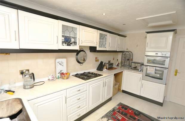 Additional Property Image 2 bedroom Detached for sale in Frinton-on-Sea 5